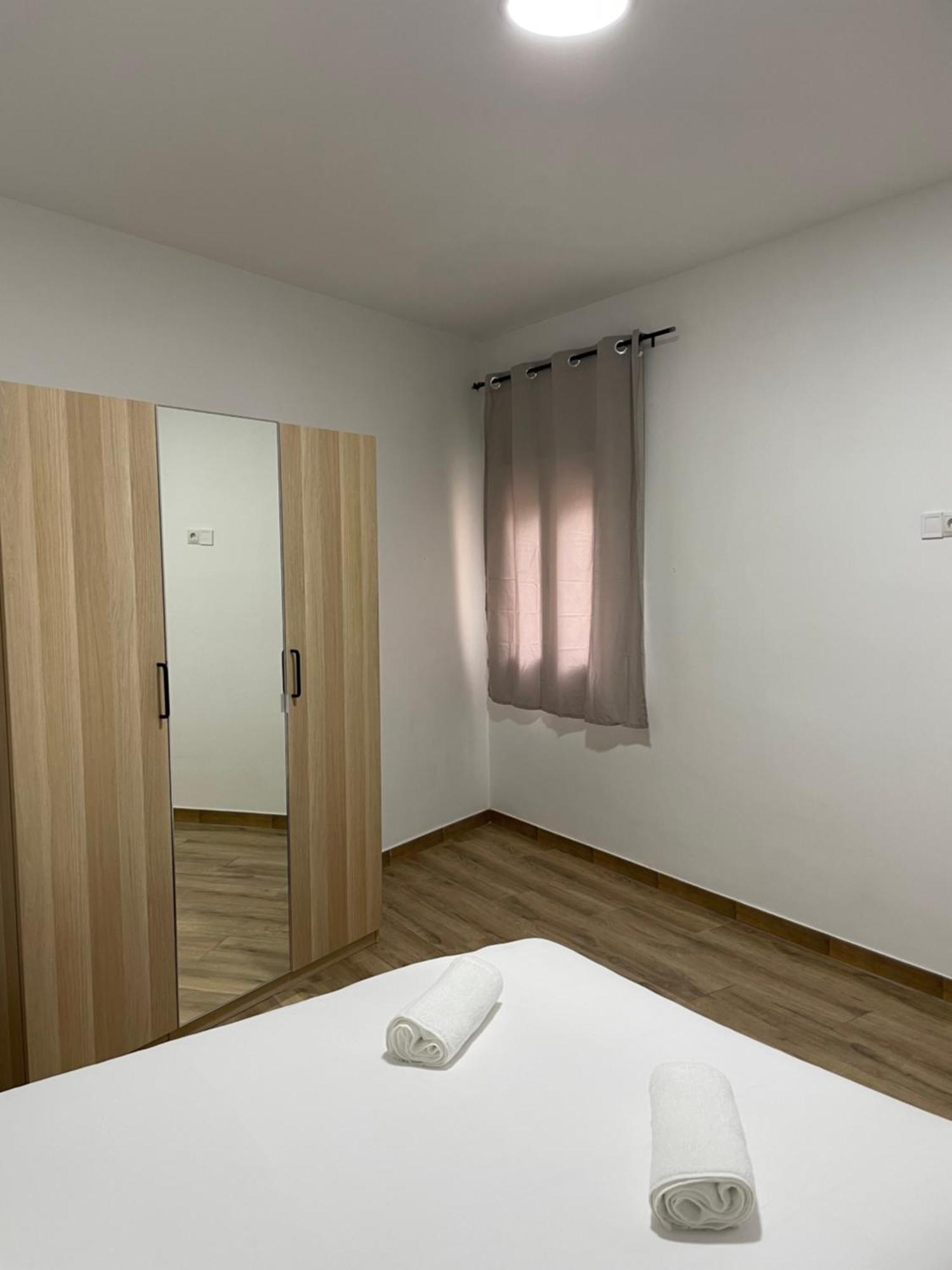 Apartamentos Tarradellas Sants Estacio Barcelona Ngoại thất bức ảnh