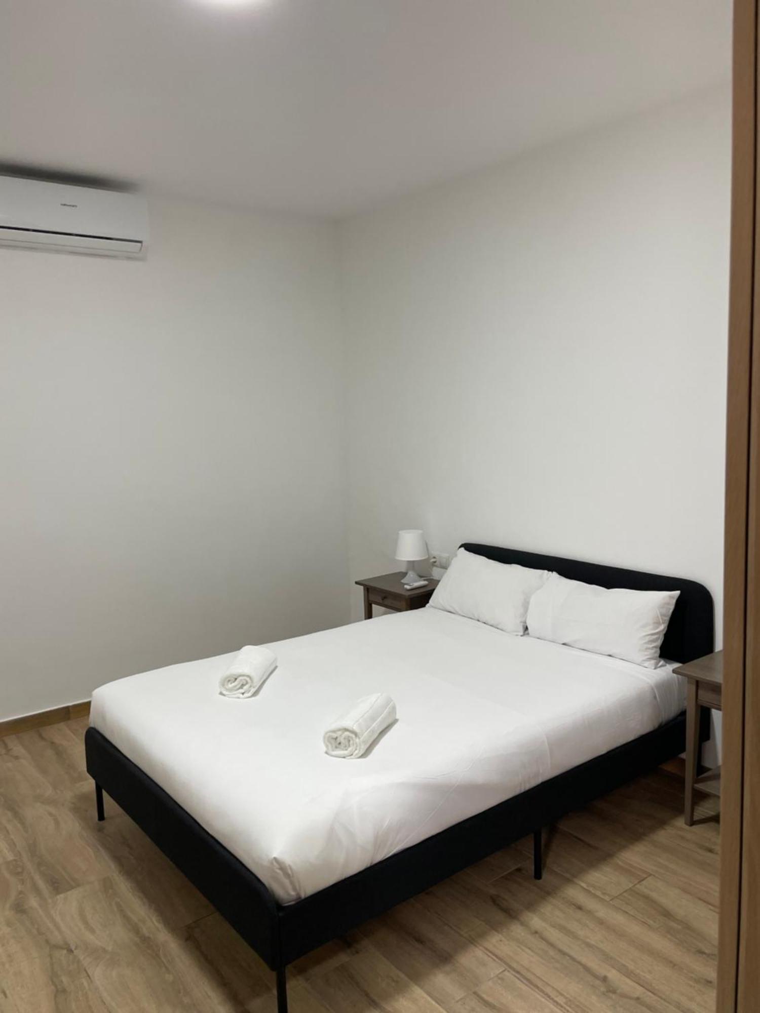 Apartamentos Tarradellas Sants Estacio Barcelona Ngoại thất bức ảnh