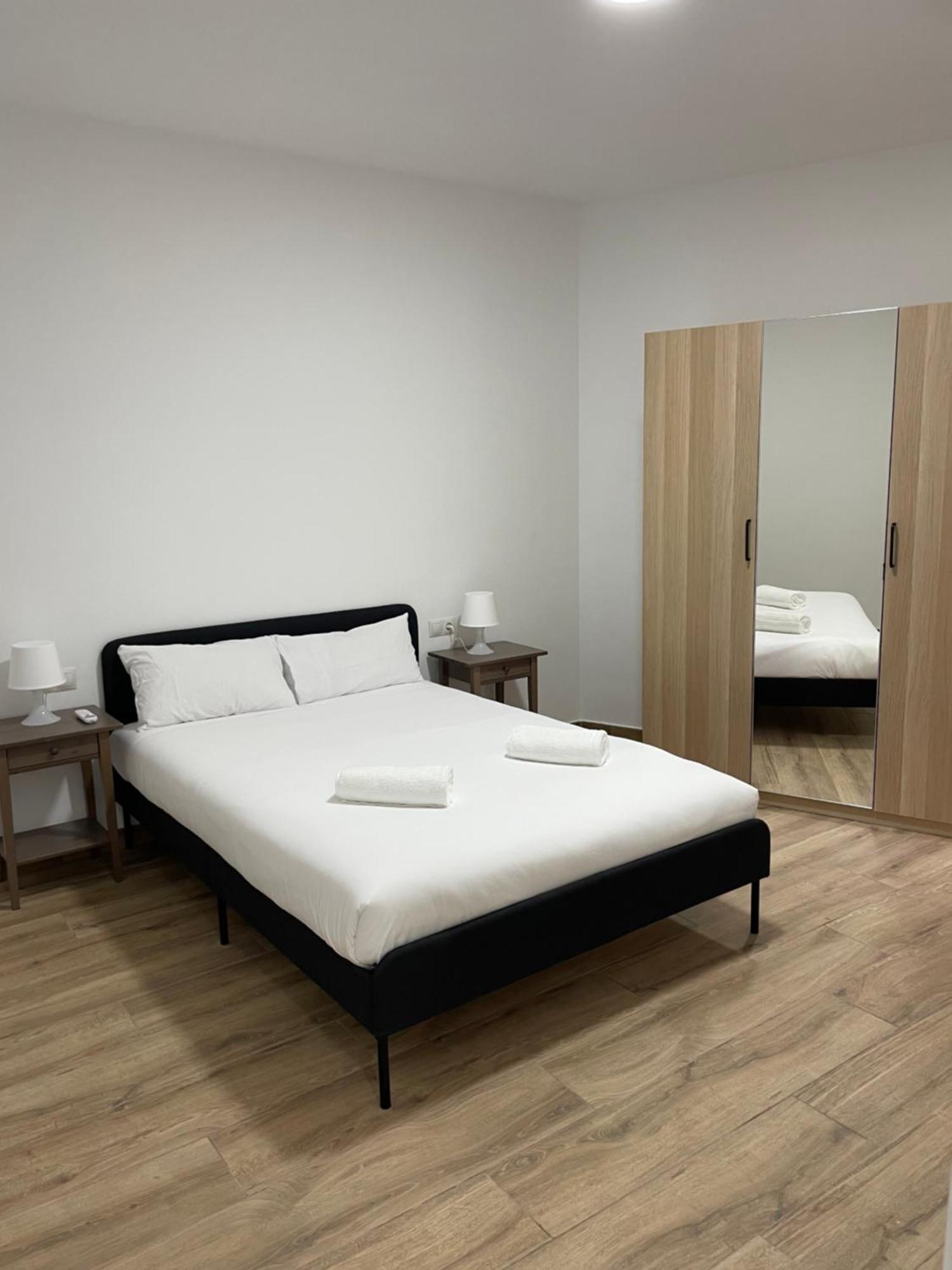 Apartamentos Tarradellas Sants Estacio Barcelona Ngoại thất bức ảnh