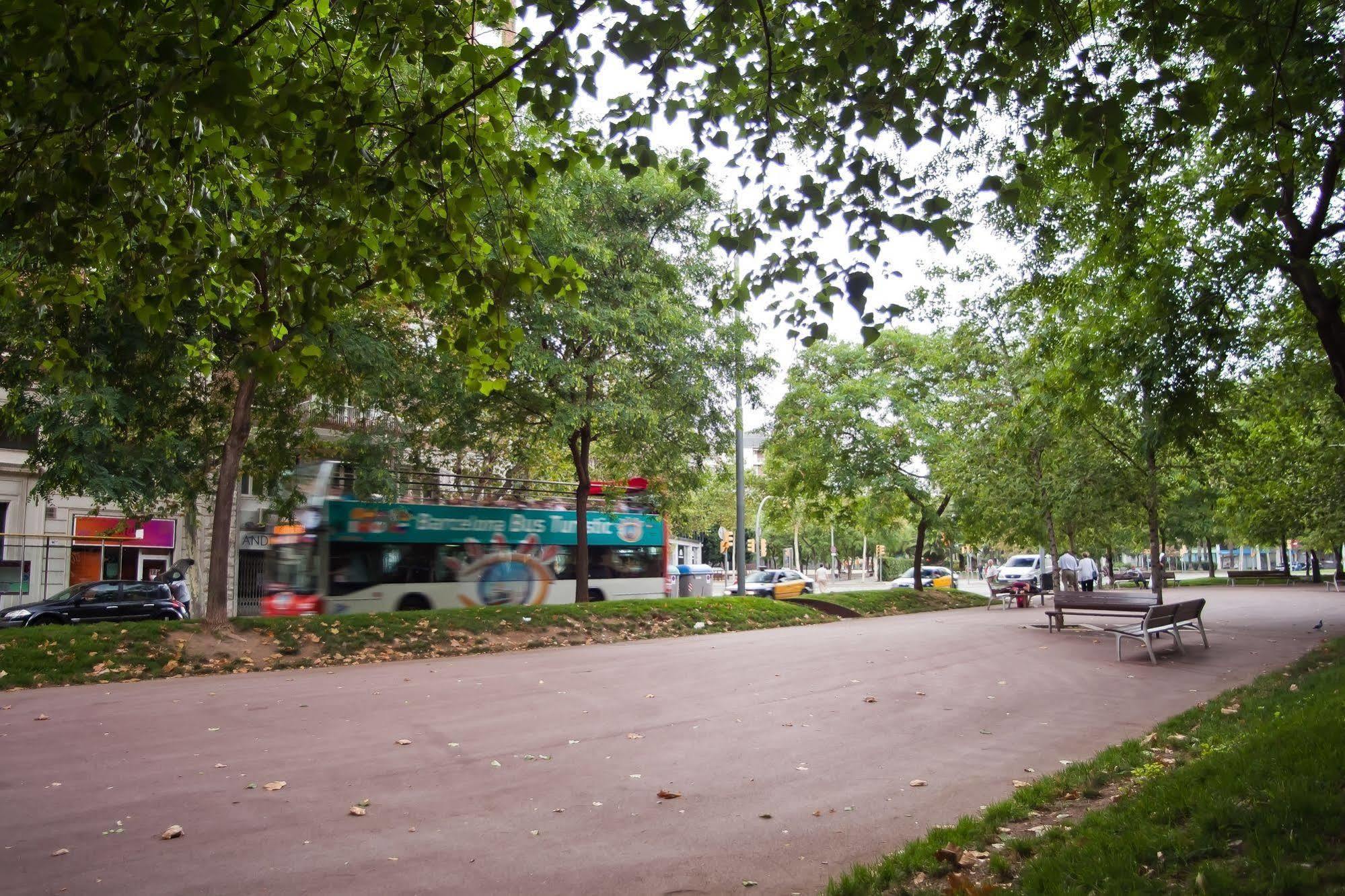 Apartamentos Tarradellas Sants Estacio Barcelona Ngoại thất bức ảnh
