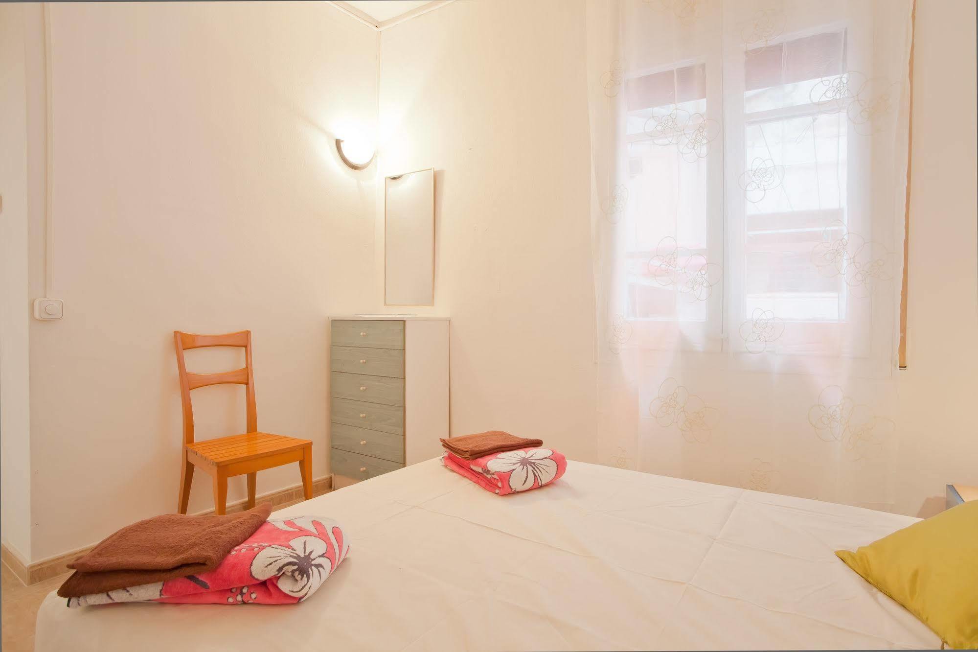 Apartamentos Tarradellas Sants Estacio Barcelona Ngoại thất bức ảnh