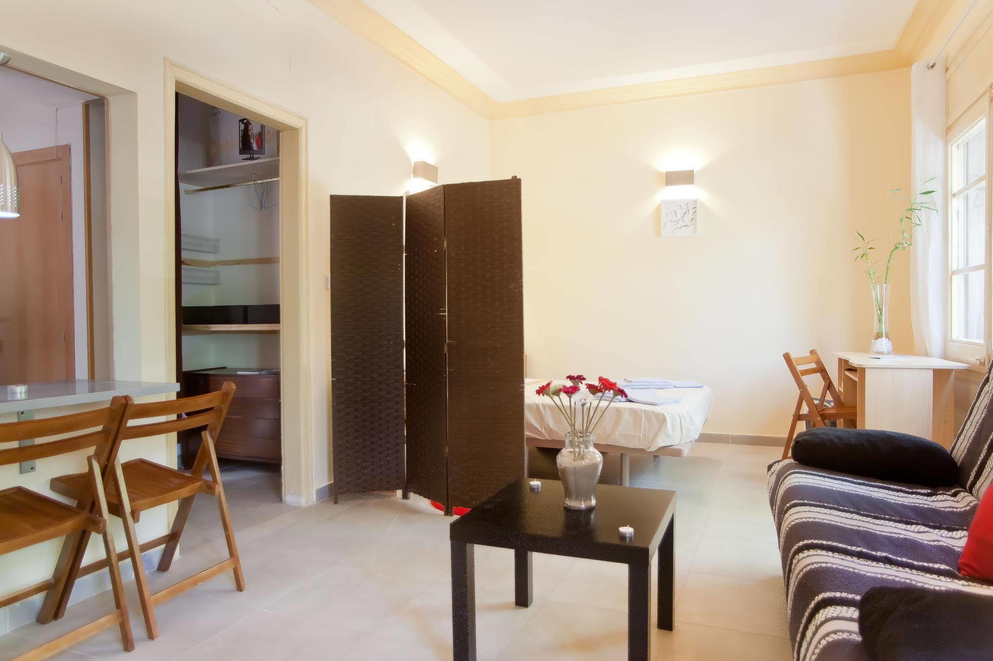 Apartamentos Tarradellas Sants Estacio Barcelona Ngoại thất bức ảnh