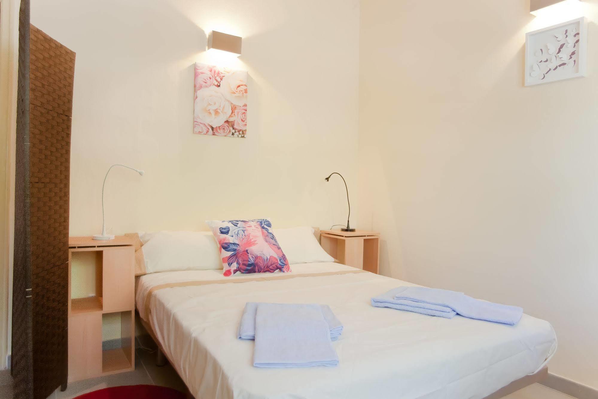 Apartamentos Tarradellas Sants Estacio Barcelona Ngoại thất bức ảnh