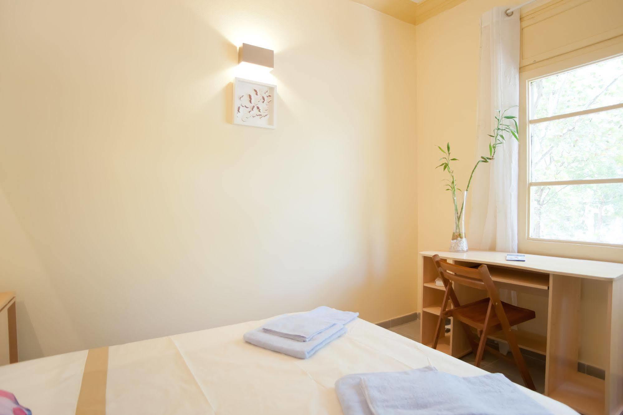 Apartamentos Tarradellas Sants Estacio Barcelona Ngoại thất bức ảnh